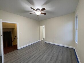 16 W 37th St in Bayonne, NJ - Building Photo - Building Photo