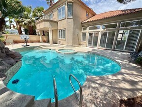 8753 Rainbow Ridge Dr in Las Vegas, NV - Building Photo - Building Photo