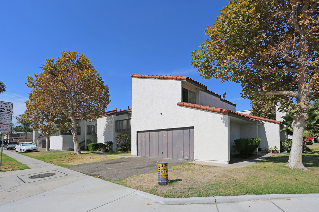 11882 Garden Grove Blvd in Garden Grove, CA - Foto de edificio