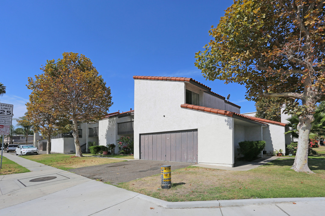 11882 Garden Grove Blvd in Garden Grove, CA - Building Photo