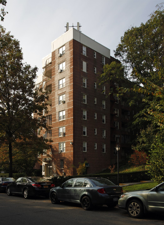 Fountain Gardens in Bronx, NY - Building Photo