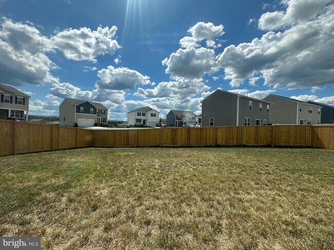 328 Gatehouse Pl in Charles Town, WV - Building Photo - Building Photo