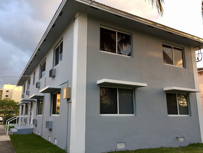 1973 Marseille Dr in Miami Beach, FL - Building Photo - Building Photo