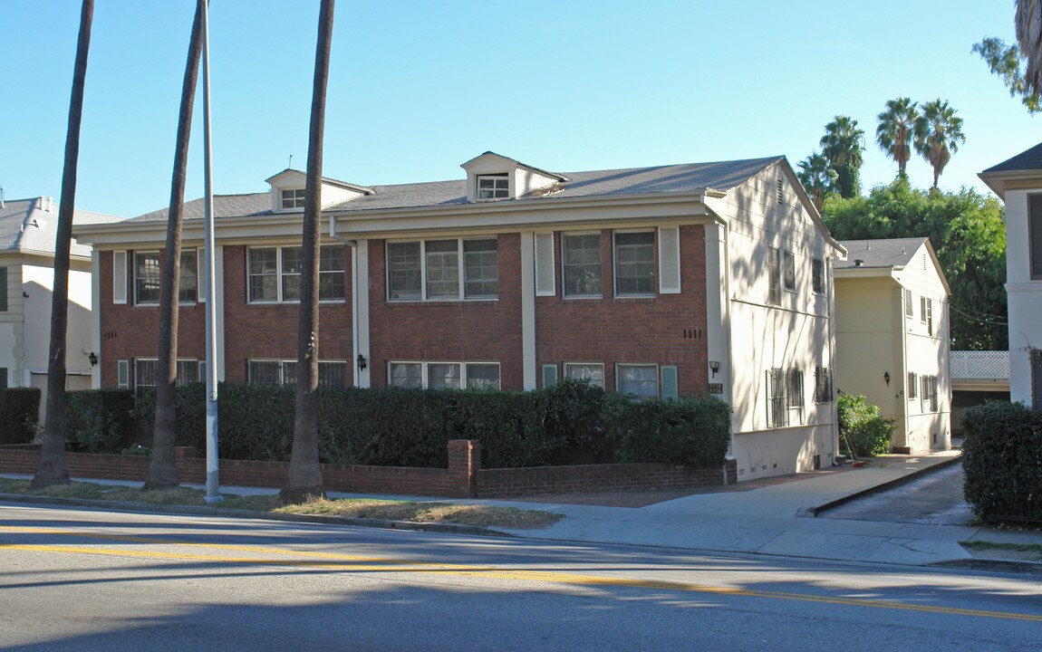 7706 Hollywood Blvd in Los Angeles, CA - Building Photo