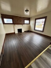 621 W 9th St in Waterloo, IA - Foto de edificio - Building Photo