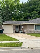 318 Green Meadow Dr in Wautoma, WI - Building Photo