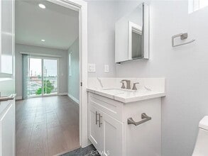 1265 E Adams Blvd in Los Angeles, CA - Building Photo - Building Photo