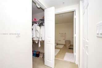 888 Douglas Rd in Coral Gables, FL - Building Photo - Building Photo