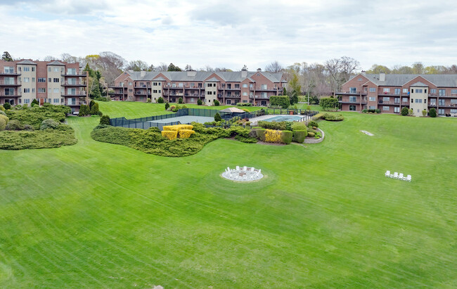 Bonniecrest in Newport, RI - Foto de edificio - Building Photo