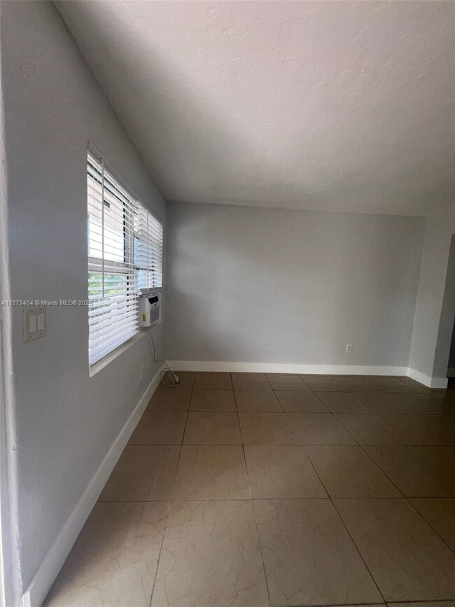 1281 NW 60th St in Miami, FL - Building Photo - Building Photo