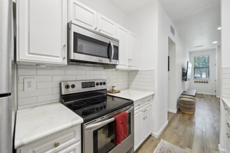 7104 Cross Creek Cir in Dublin, CA - Building Photo - Building Photo