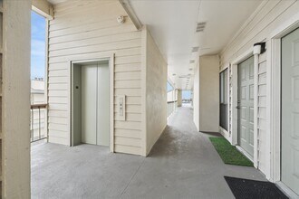 18809 Egret Bay Blvd in Houston, TX - Foto de edificio - Building Photo