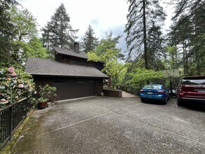 2654 SW Fairmount Blvd in Portland, OR - Building Photo - Building Photo