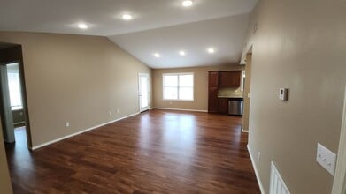 2002 S Frankfort Ave in Russellville, AR - Building Photo - Building Photo