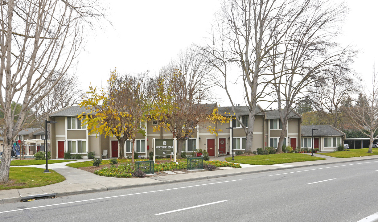 San Veron Park in Mountain View, CA - Building Photo