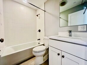 19 Plymouth St, Unit 1 in Cambridge, MA - Foto de edificio - Building Photo