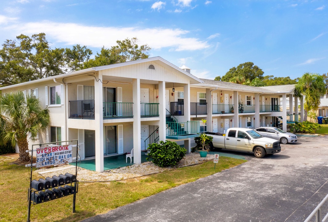 West Bay Apartments in Largo, FL - Foto de edificio