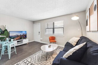 2101 Elmont Dr in Austin, TX - Building Photo - Building Photo