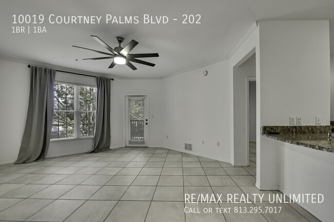 10019 Courtney Palms Blvd in Tampa, FL - Building Photo - Building Photo