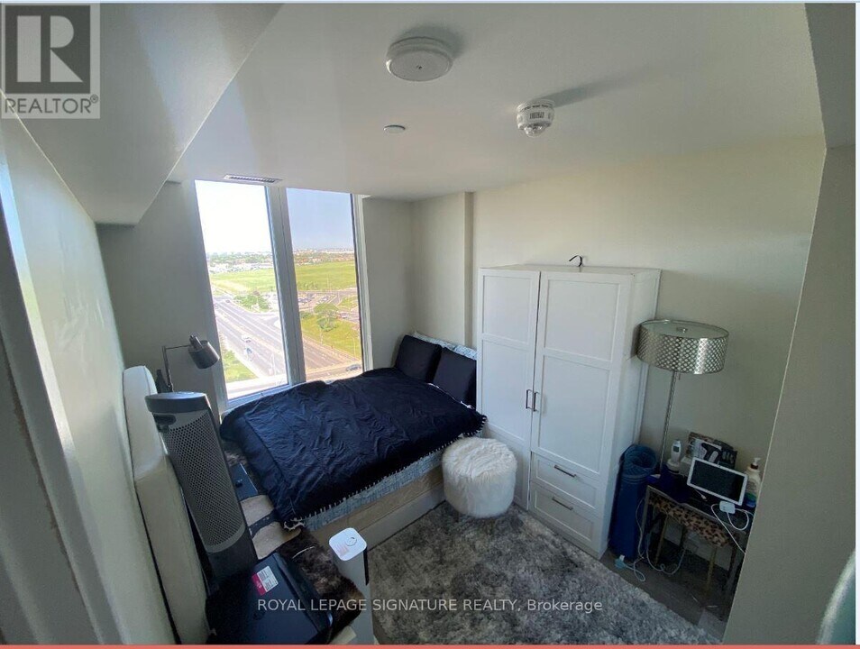 38 Monte Kwinter Ct in Toronto, ON - Building Photo