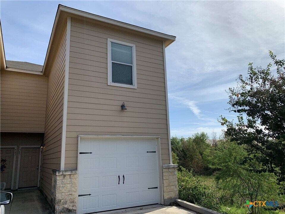 585 Advantage Dr in New Braunfels, TX - Building Photo
