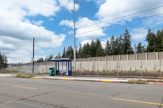 12301 5th Ave NE in Seattle, WA - Foto de edificio - Building Photo