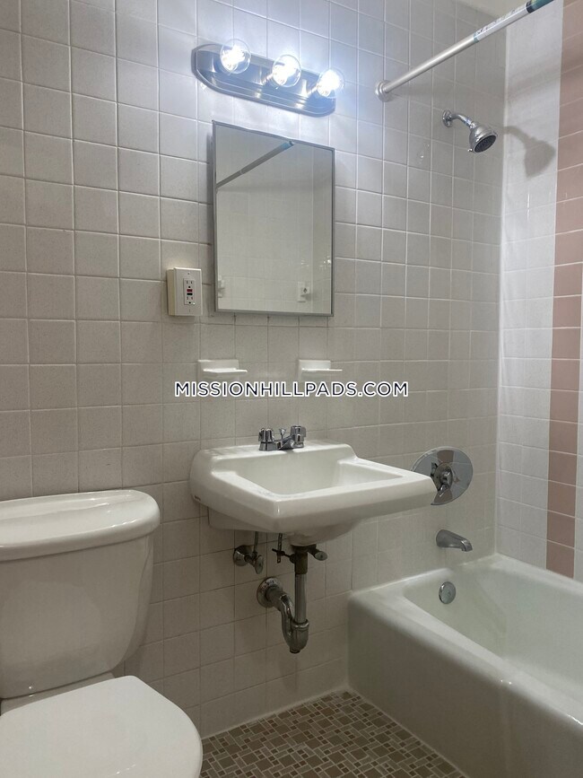 46 S Huntington Ave in Boston, MA - Building Photo - Building Photo