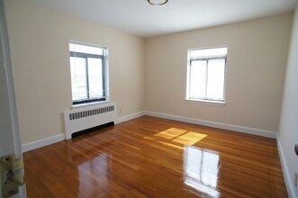 425 Newport Ave in Quincy, MA - Building Photo - Building Photo