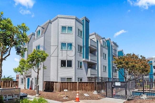 6400 Christie Ave in Emeryville, CA - Building Photo - Building Photo