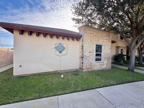 10706 International Blvd in Laredo, TX - Building Photo - Building Photo