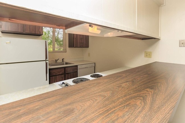Lincoln Village Apartments in Spokane, WA - Building Photo - Building Photo