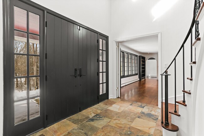 11 Partrick Ln in Westport, CT - Building Photo - Building Photo