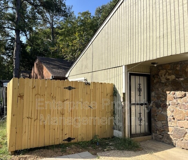 1353 Garden Rd in Memphis, TN - Building Photo - Building Photo