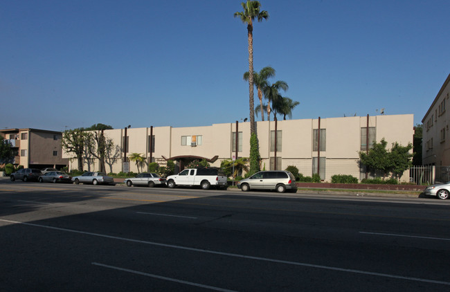 Woodcrest Apartments in Van Nuys, CA - Building Photo - Building Photo