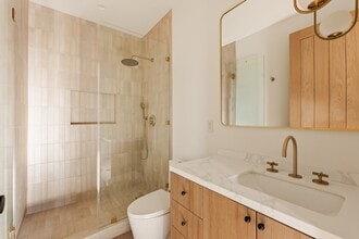 17852 Saticoy St in Los Angeles, CA - Building Photo - Building Photo