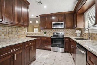 15815 Crystal Grove Dr in Houston, TX - Building Photo - Building Photo