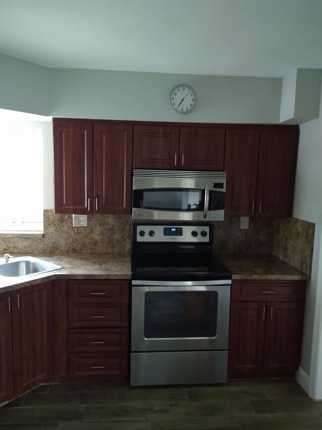 7521 Polk St in Hollywood, FL - Building Photo - Building Photo