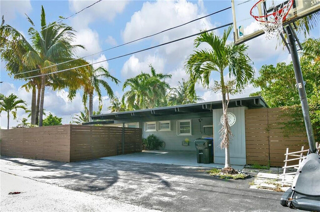 12 Sunset Ln in Pompano Beach, FL - Building Photo - Building Photo