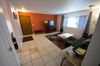 222 W 13th Ave, Unit 3 in Anchorage, AK - Foto de edificio - Building Photo
