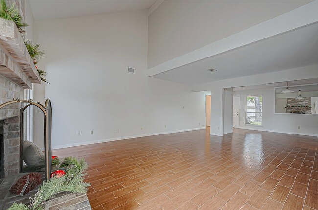 2022 Highland Hills Dr