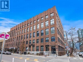 43 Hanna Ave in Toronto, ON - Building Photo - Building Photo