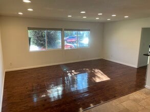 3045 E Theresa St, Unit #6 in Long Beach, CA - Building Photo - Building Photo