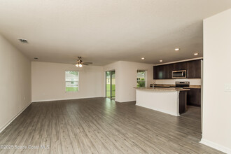 522 Ladyslipper St in Palm Bay, FL - Foto de edificio - Building Photo