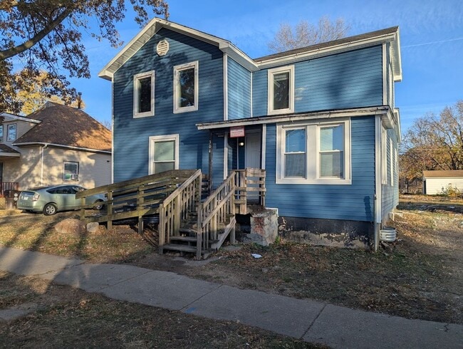 property at 304 E Hill St