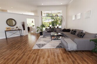 280 Landings Blvd in Weston, FL - Building Photo - Building Photo