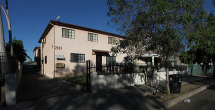 2683 Griffin Ave in Los Angeles, CA - Foto de edificio - Building Photo