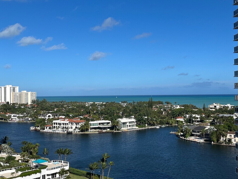 20505 E Country Club Dr, Unit Waterview Condo in Aventura, FL - Foto de edificio
