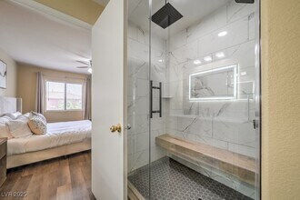 950 Seven Hills Dr in Henderson, NV - Building Photo - Building Photo