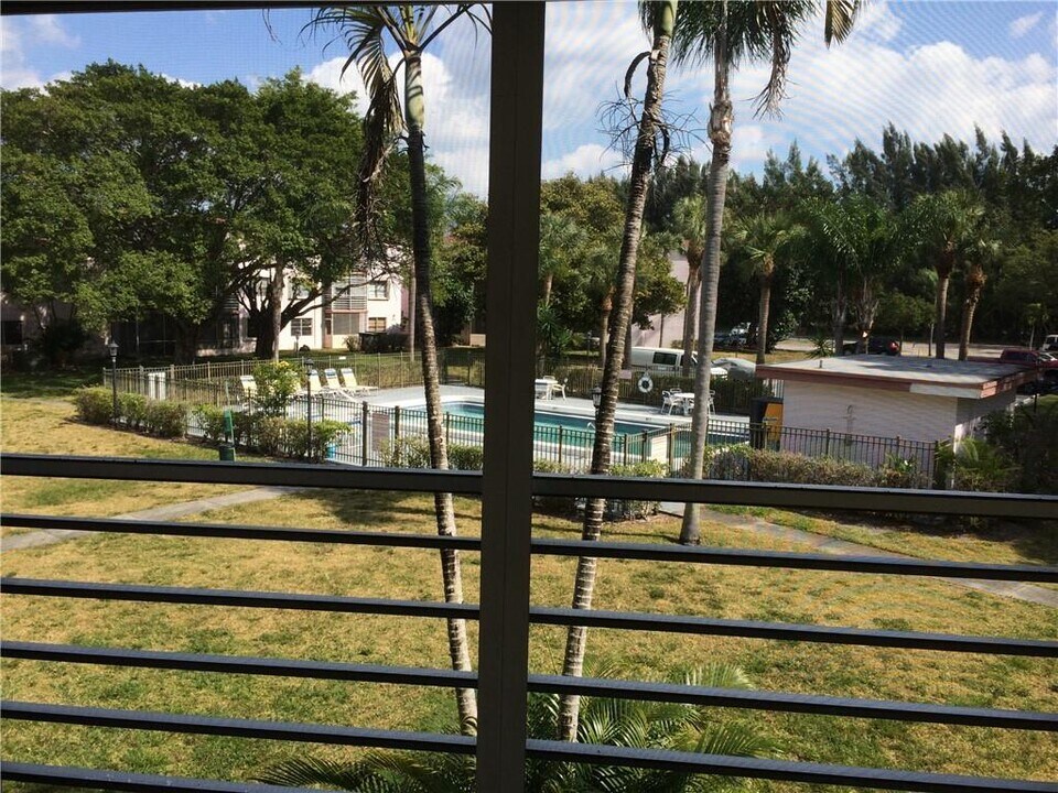4374 NW 9th Ave in Pompano Beach, FL - Building Photo