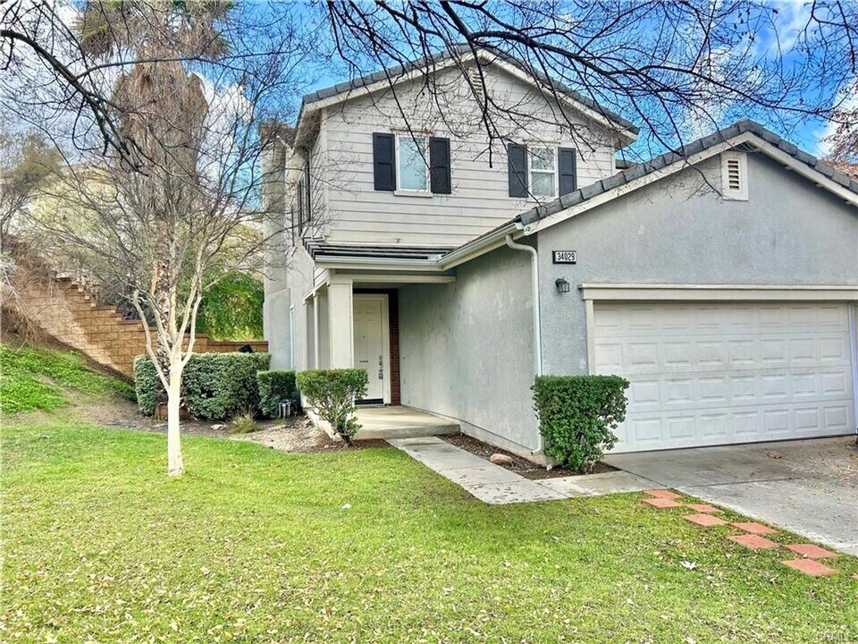 34029 Winterberry Ln in Lake Elsinore, CA - Building Photo